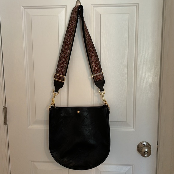 AHDORNED Double-Entry U-Shaped Vegan Messenger Bag - Picture 10 of 13